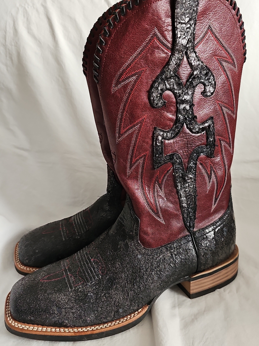 ARIAT Mens 11.5D Whiplash Black Ruby Red Square Toe Cowboy Boots Very Nice